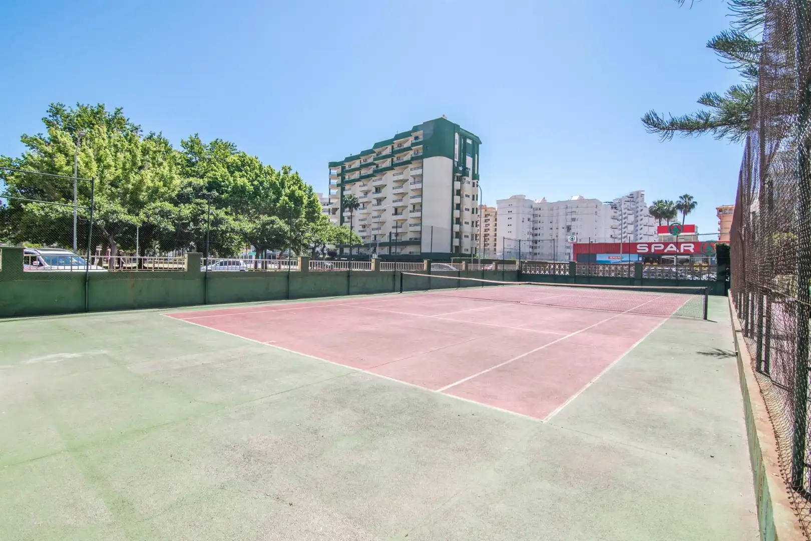 Außenansicht von Wohnungen zum Verkauf in Gandia mit Klimaanlage, Privatgarten und Terrasse