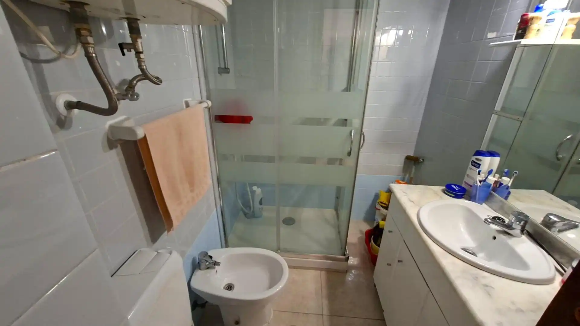 Baño de Apartamento en venta en Benidorm con Jardín privado, Amueblado y Piscina comunitaria