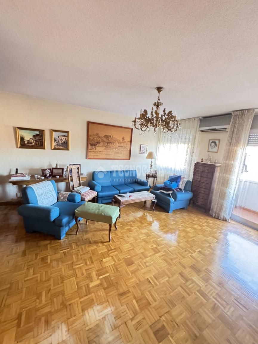 Sala d'estar de Pis en venda en  Madrid Capital amb Aire condicionat, Calefacció i Parquet