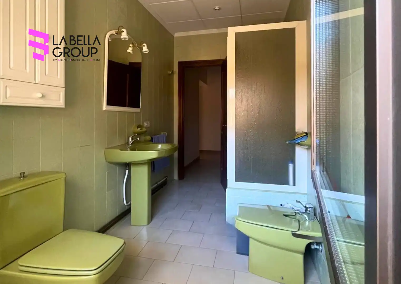 Badezimmer von Wohnung zum Verkauf in Vega de Valcarce mit Heizung, Parkett und Terrasse