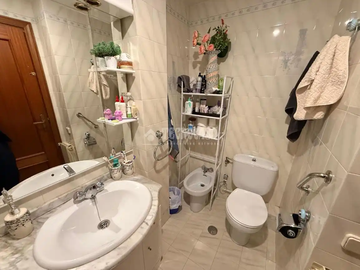 Badezimmer von Wohnung zum Verkauf in Madrid mit Klimaanlage, Heizung und Parkett