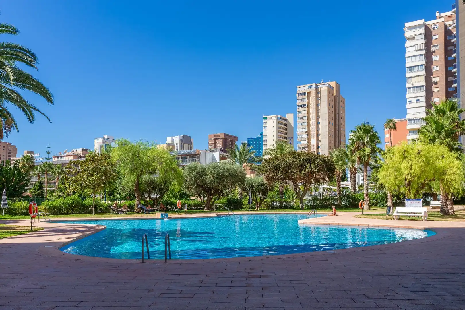 Piscina de Piso en venta en Benidorm con Aire acondicionado, Calefacción y Piscina comunitaria
