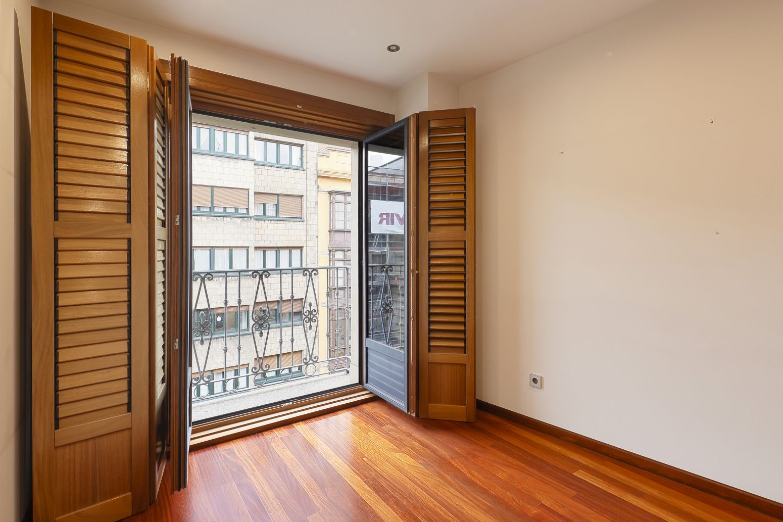 Dormitori de Pis en venda en Gijón  amb Calefacció i Balcó