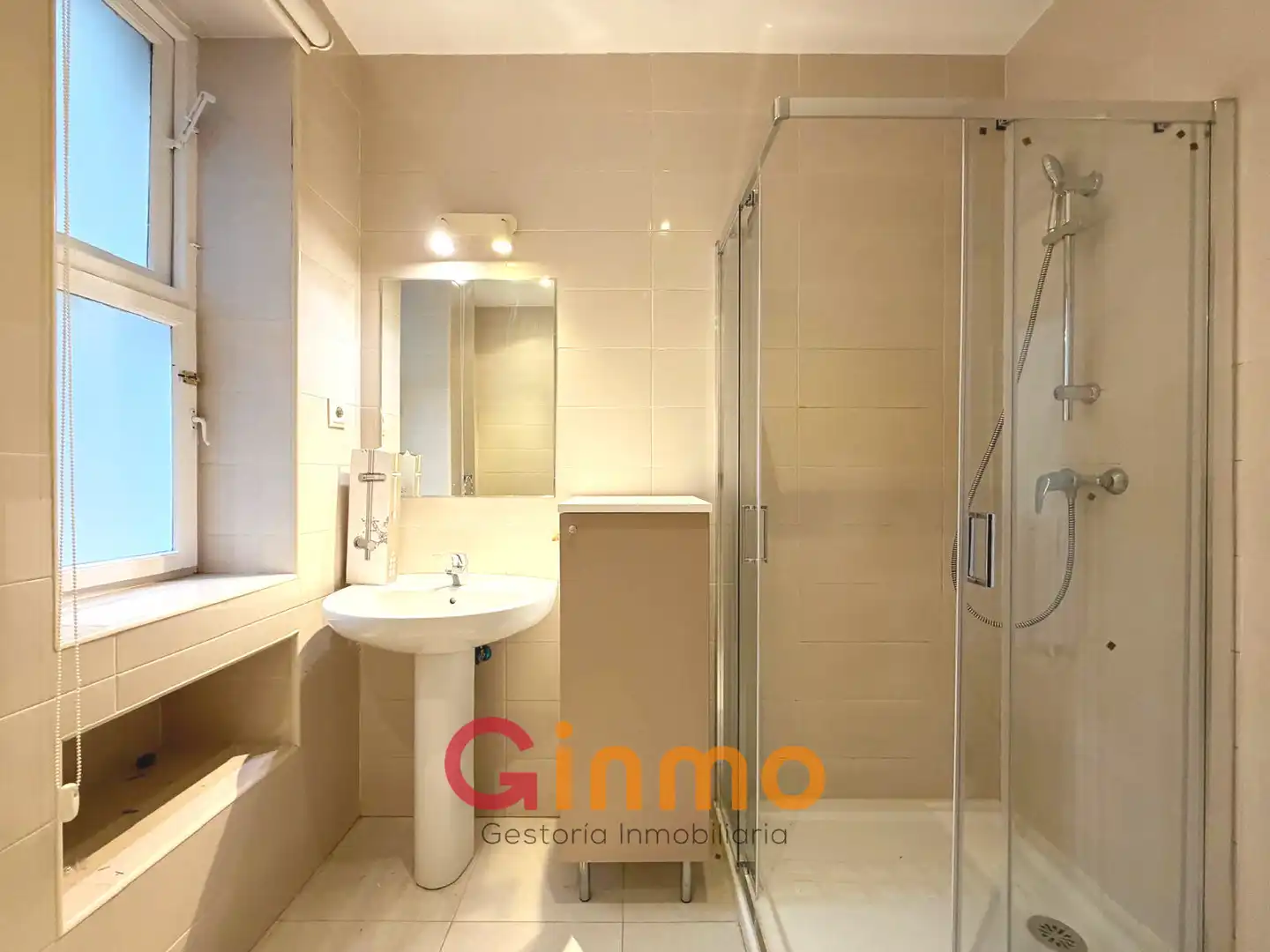 Bathroom of Flat for rent in Madrid