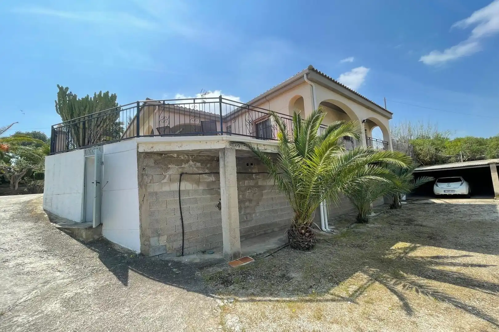 Vista exterior de Casa o xalet en venda en Elche / Elx amb Aire condicionat, Calefacció i Jardí privat