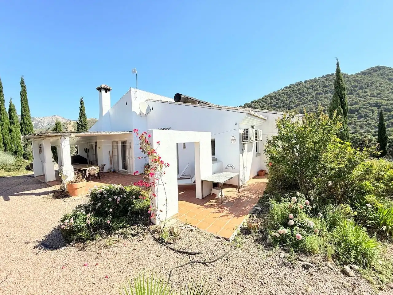 Vista exterior de Casa o xalet en venda en Frigiliana amb Aire condicionat, Calefacció i Jardí privat