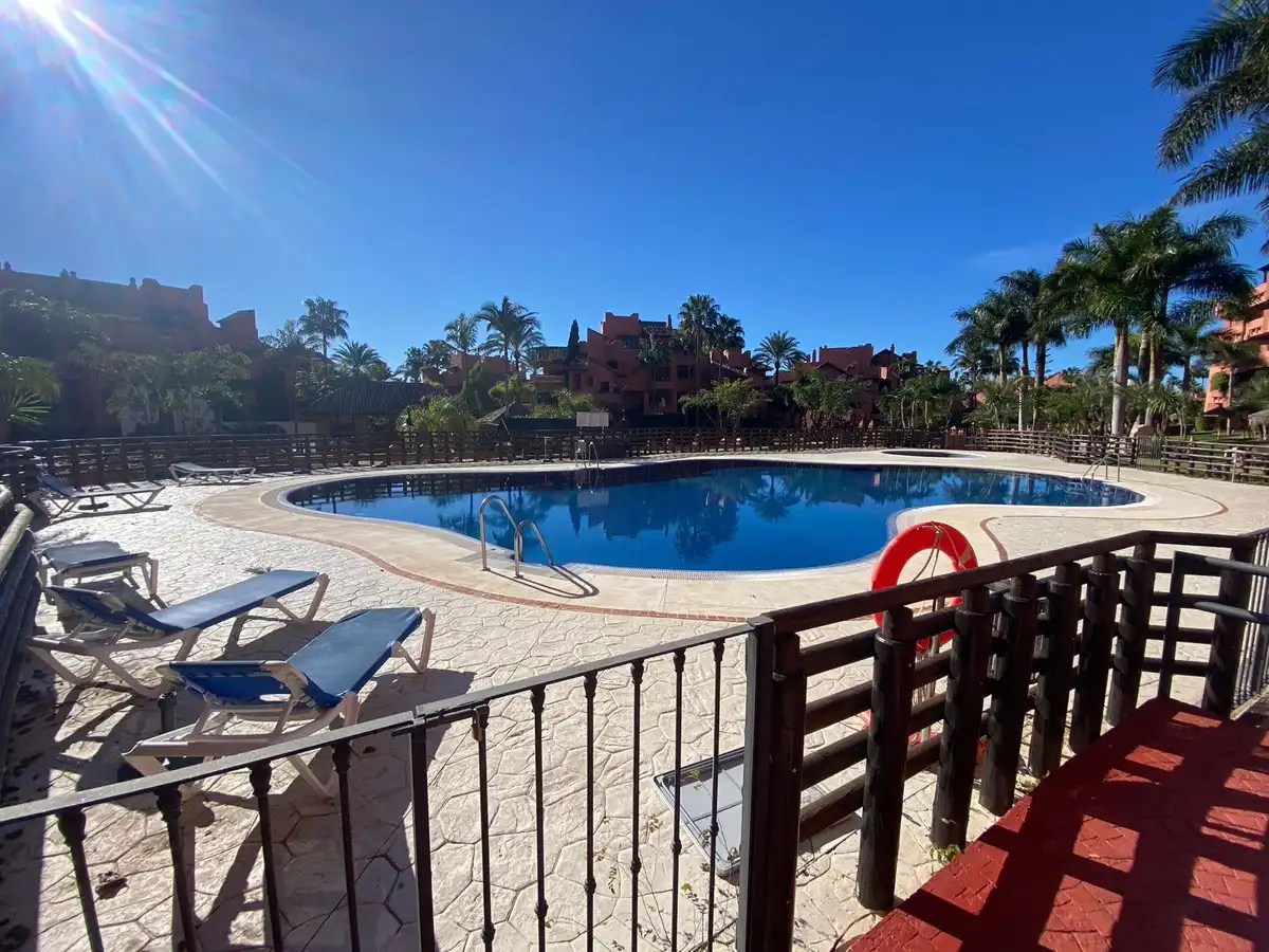 Piscina de Apartament en venda en Estepona amb Terrassa, Traster i Moblat