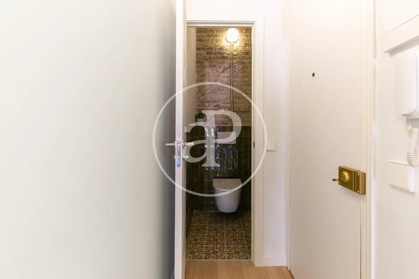 Bathroom of Flat for sale in Barcelona  with Air Conditioner, Heating and Balcony