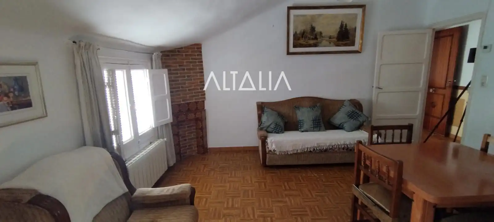 Sala d'estar de Casa o xalet en venda en Cuenca amb Calefacció, Jardí privat i Balcó