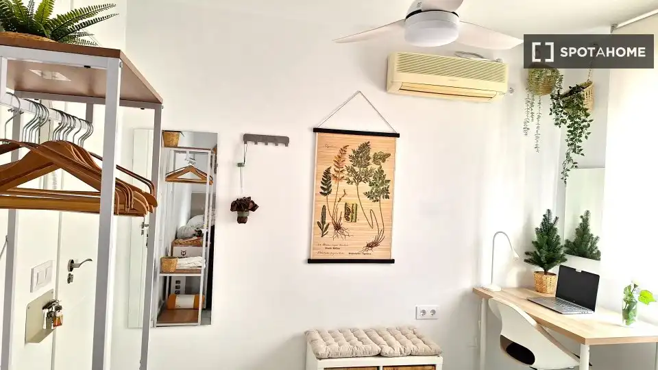 Bedroom of Study for share in Sevilla  with Air Conditioner, Heating and Terrace