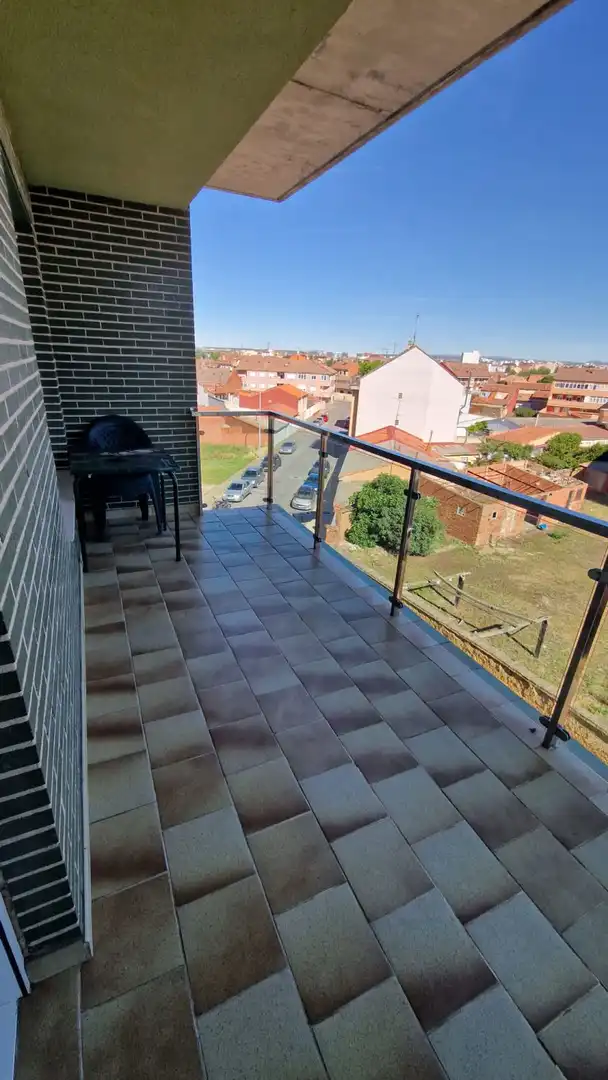 Terrasse von Wohnung zum Verkauf in León Capital  mit Heizung, Parkett und Terrasse