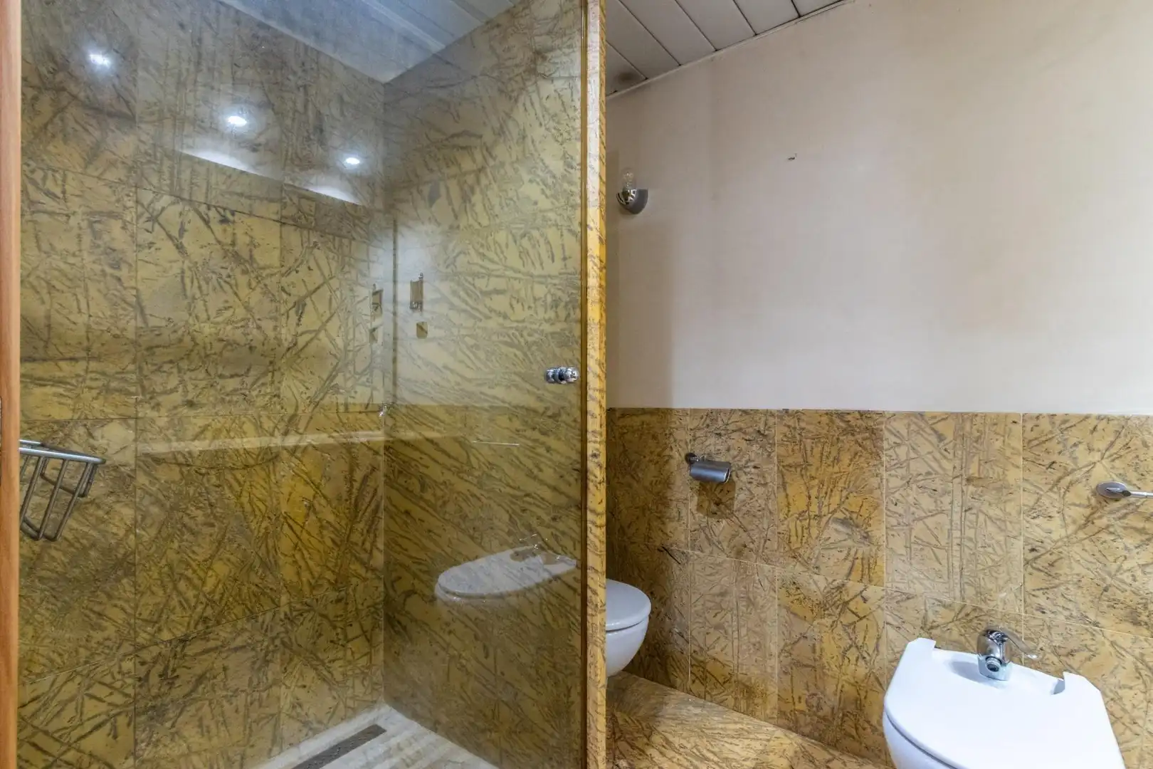 Bany de Àtic en venda en Sabadell amb Calefacció, Parquet i Terrassa