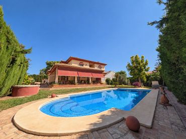 Villa con balcone in vendita a Sanlúcar la Mayor