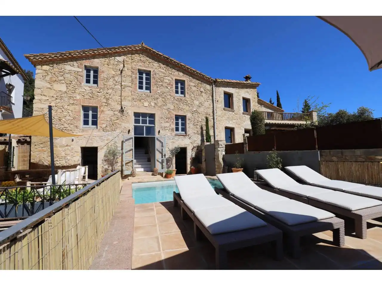 Terrasse von Country house zum Verkauf in Castell d'Aro, Platja d'Aro i s'Agaró mit Heizung, Privatgarten und Terrasse