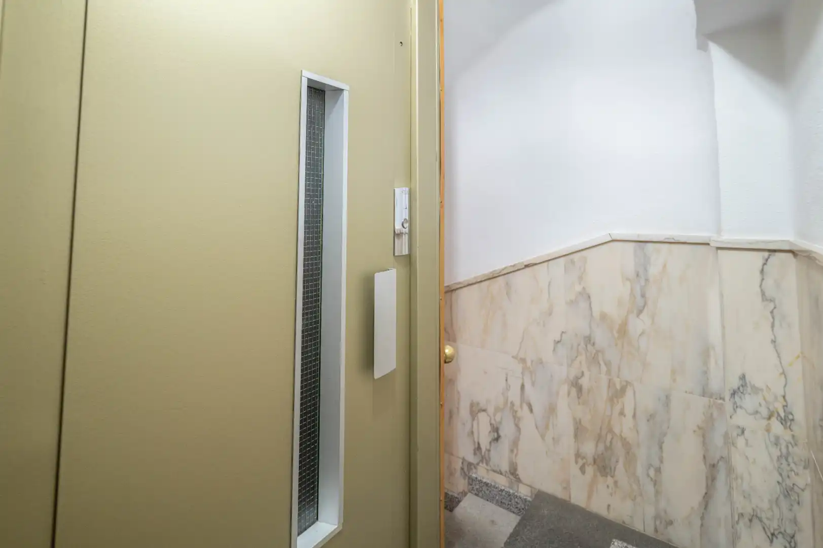 Flat for rent in Granada  with Air Conditioner, Heating and Furnished