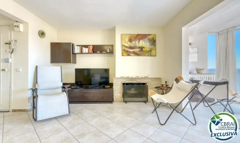 Sala de estar de Piso en venta en Roses con Jardín privado, Terraza y Piscina
