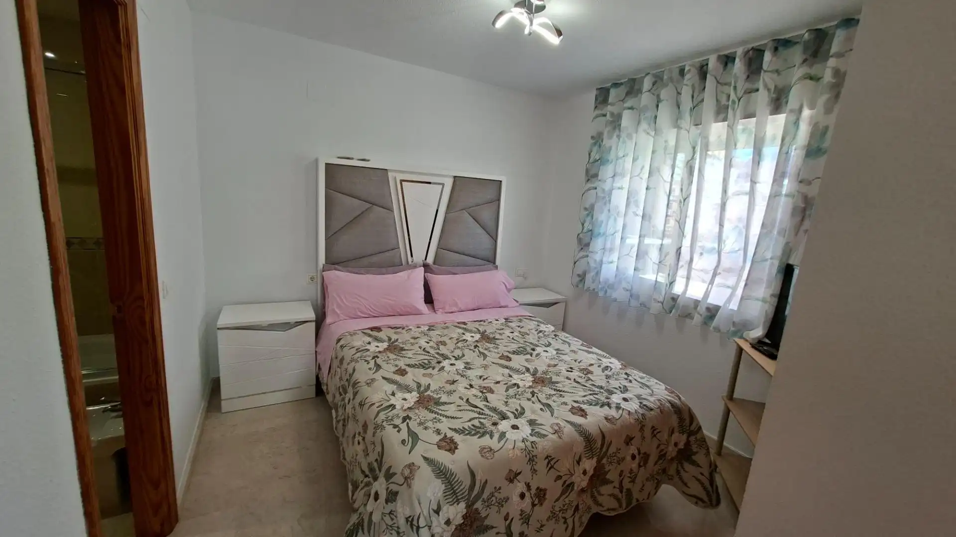 Bedroom of Flat for sale in Benidorm  with Private garden, Terrace and Furnished