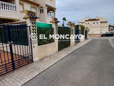 Bungalow con piscina en venta en El Edén