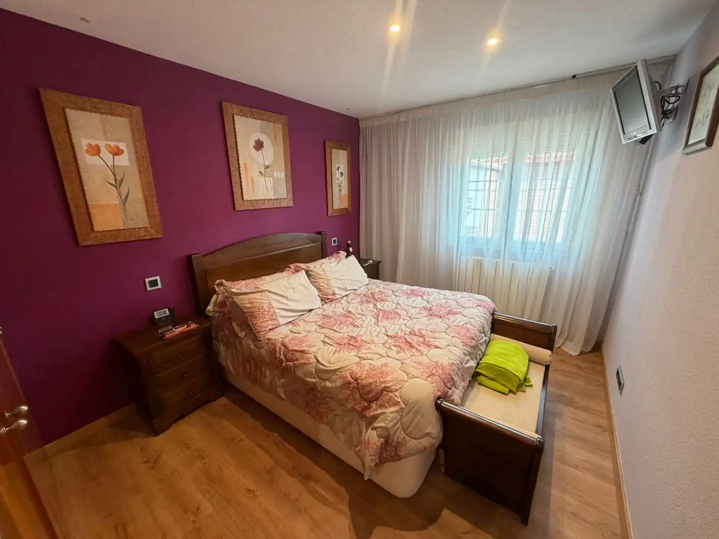 Habitación de Casa adosada en venta en Ávila con Calefacción, Jardín privado y Terraza