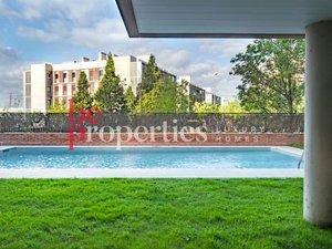 Swimming pool of Planta baja for sale in Sant Cugat del Vallès  with Air Conditioner and Terrace