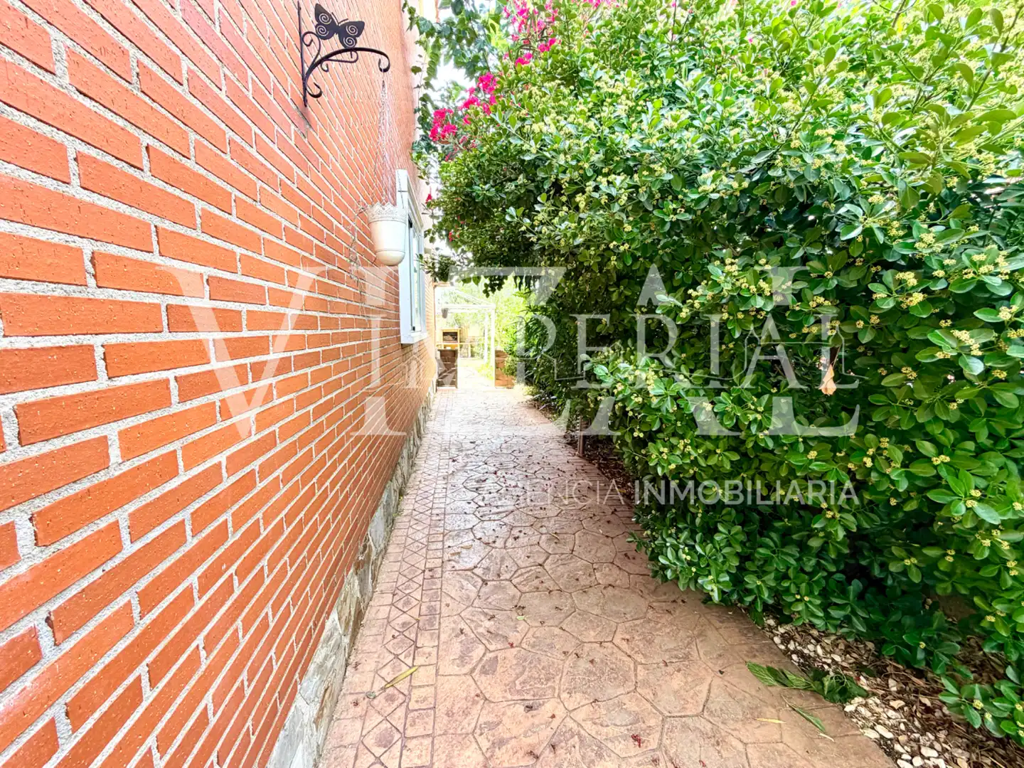 Vista exterior de Casa o xalet en venda en Barcience amb Aire condicionat, Calefacció i Jardí privat