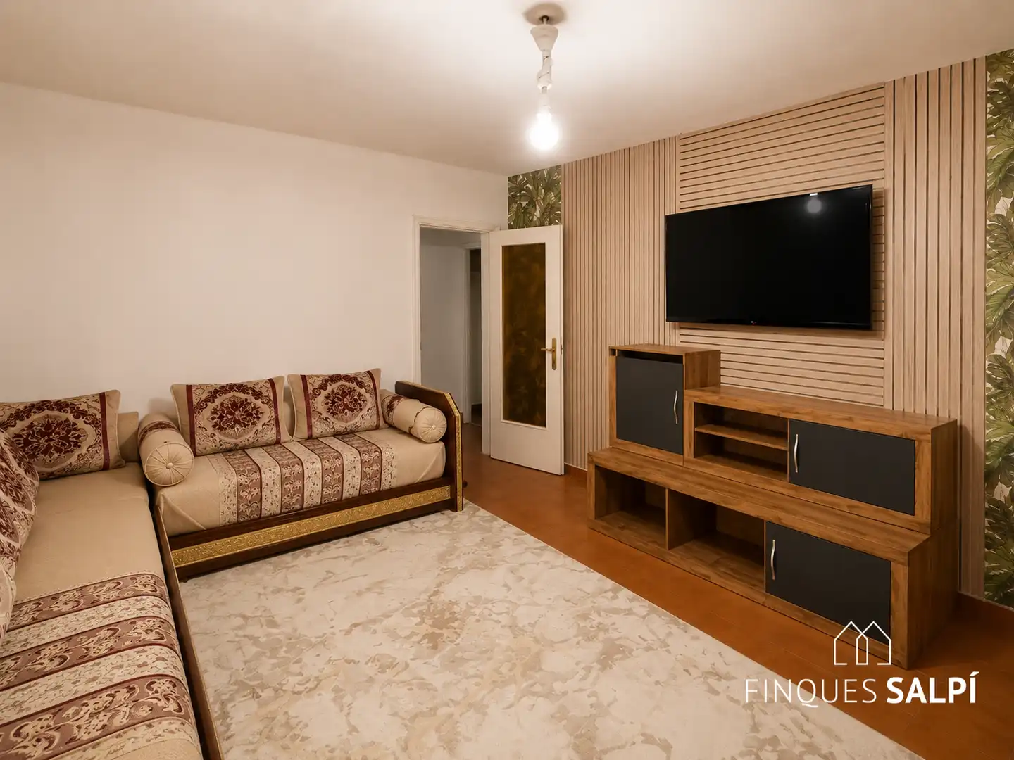 Living room of Flat for sale in Figueres  with Furnished