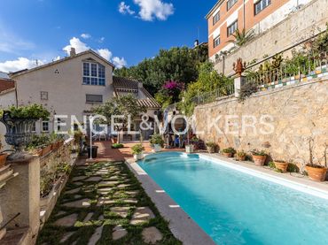 Casa con balcone in vendita a Carrer Major