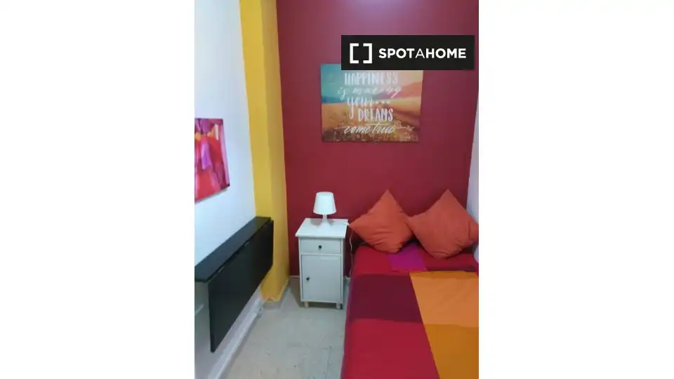 Bedroom of Flat for share in Alcalá de Henares  with Air Conditioner, Heating and Furnished