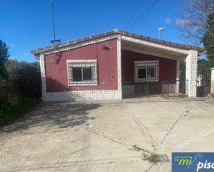 Exterior view of House or chalet for sale in Villanueva de Duero  with Heating, Private garden and Parquet flooring