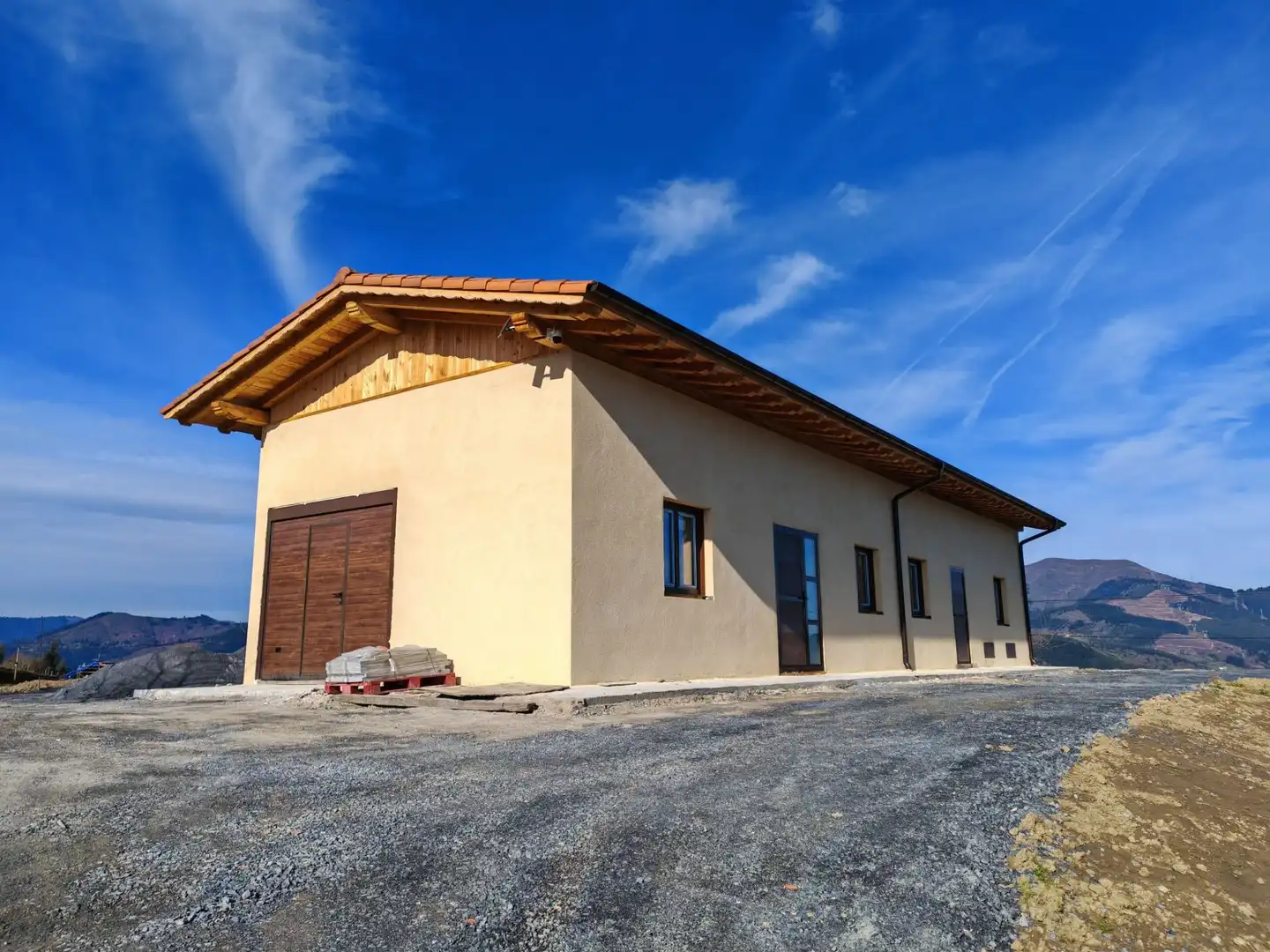 Vista exterior de Nave industrial en venta en Zeberio