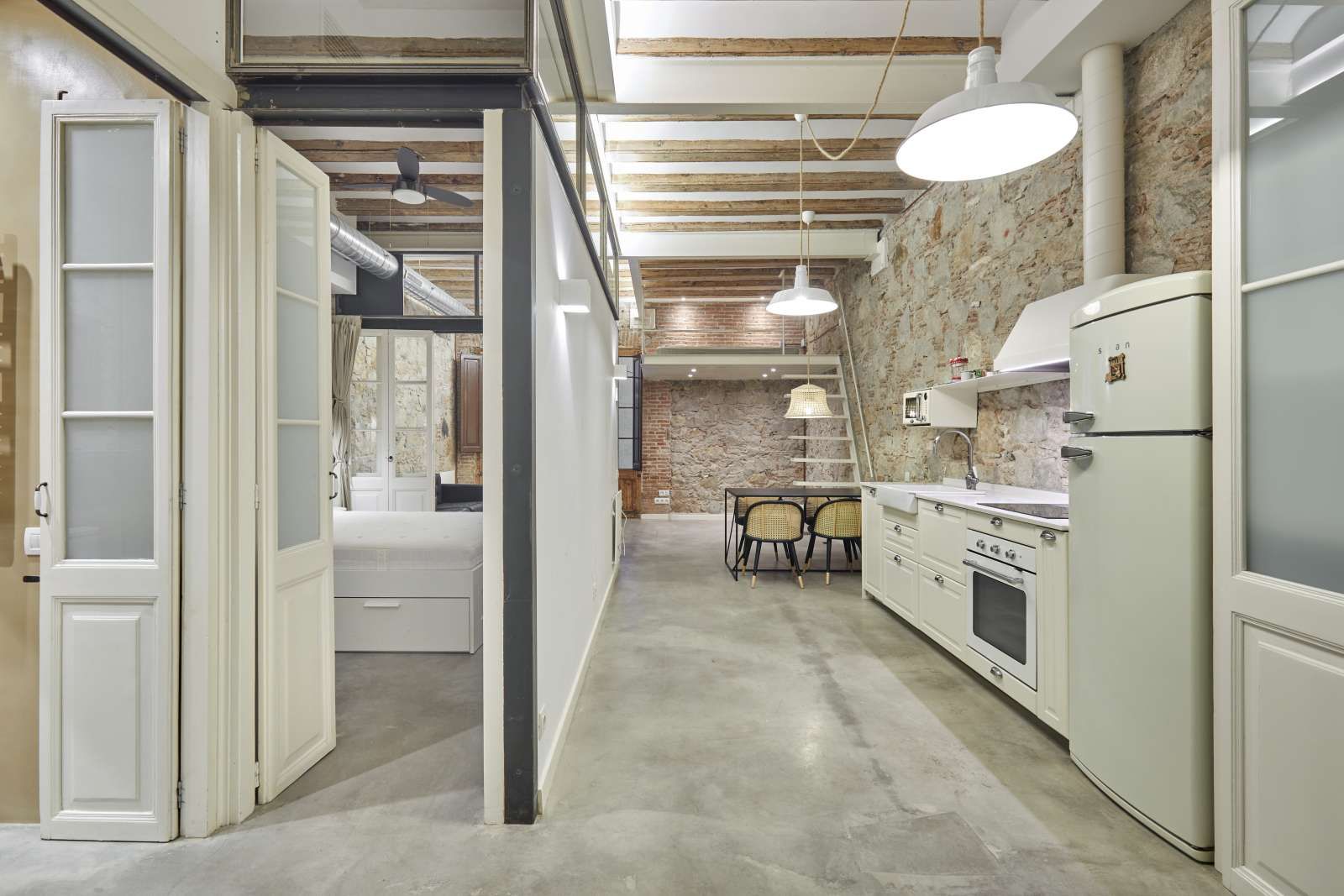 Cuina de Apartament per a compartir en  Barcelona Capital amb Aire condicionat, Terrassa i Moblat