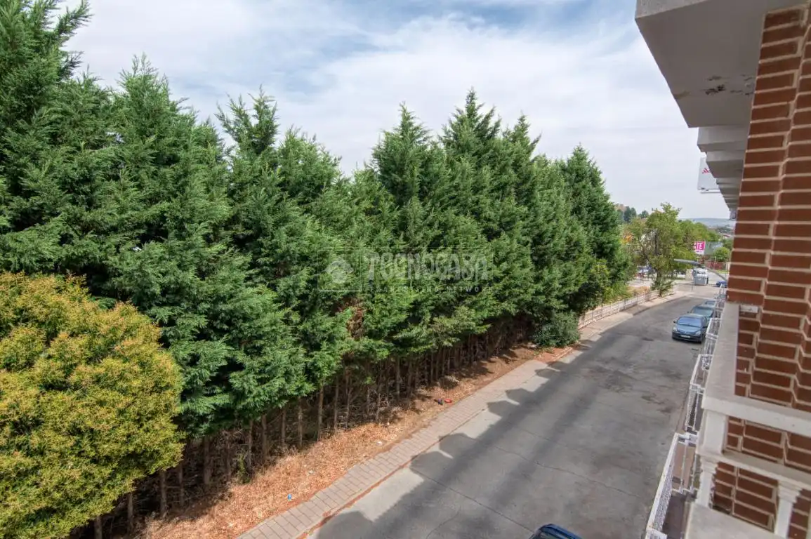 Vista exterior de Casa adosada en venta en Valladolid con Calefacción, Parquet y Balcón