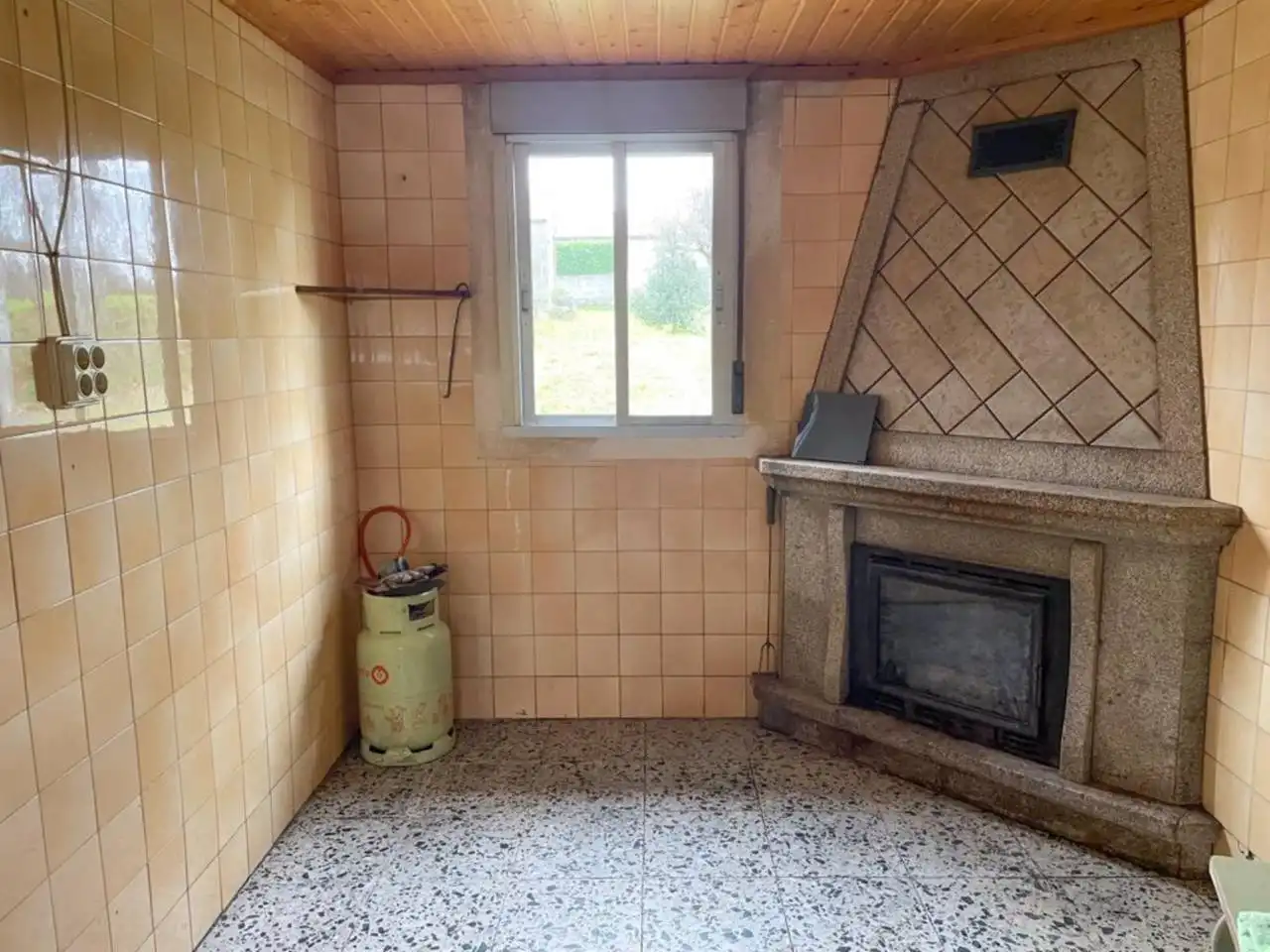 Cuina de Casa o xalet en venda en Sobrado (A Coruña) amb Jardí privat