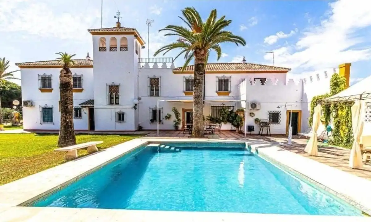 Vista exterior de Casa o xalet en venda en Marchena amb Aire condicionat, Calefacció i Jardí privat