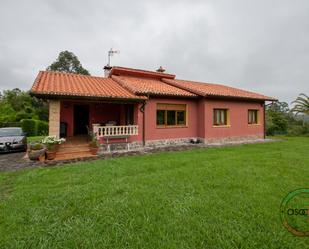 Vista exterior de Casa o xalet en venda en Colunga amb Calefacció i Terrassa