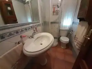 Bathroom of Flat for sale in Almodóvar del Campo  with Air Conditioner, Heating and Parquet flooring