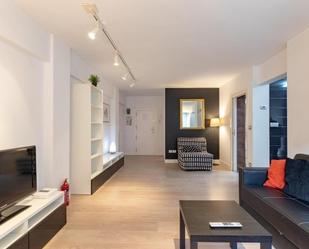 Sala d'estar de Apartament de lloguer en Donostia - San Sebastián  amb Aire condicionat i Balcó