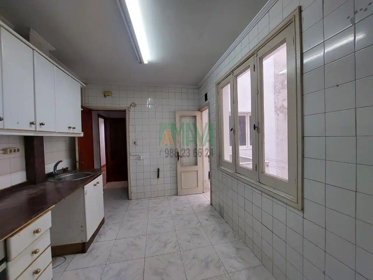 Cocina de Piso en venta en Ourense Capital  con Calefacción y Balcón