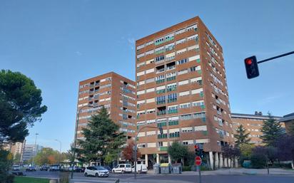 Vista exterior de Pis en venda en Valladolid Capital amb Terrassa