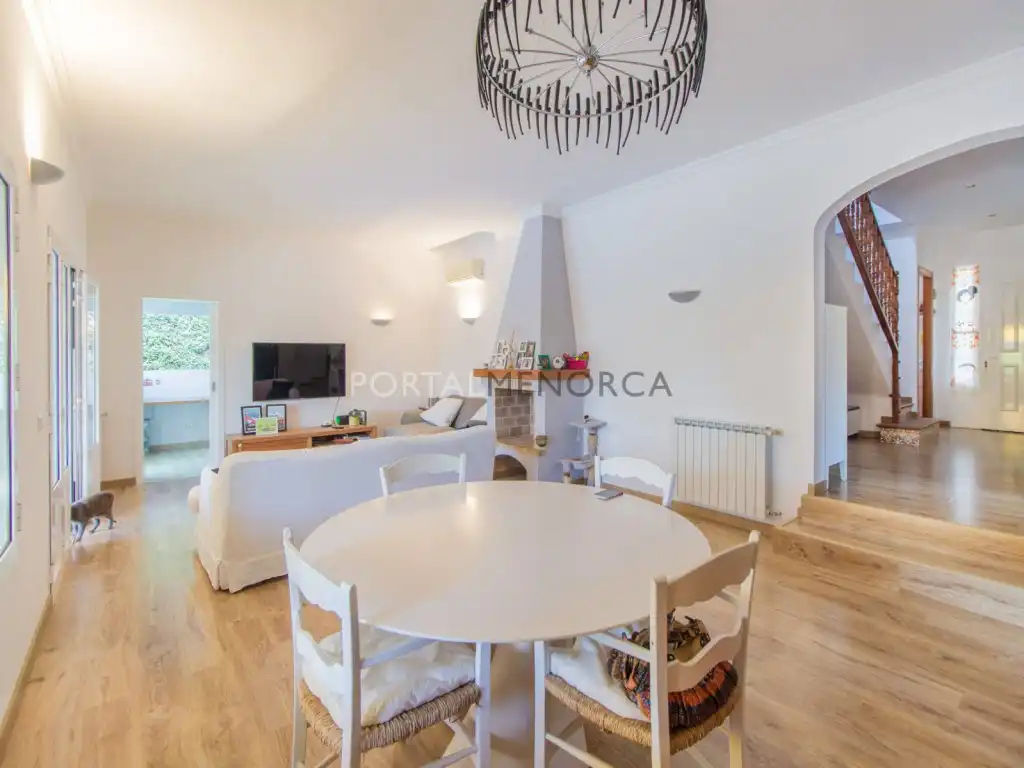 Sala d'estar de Casa o xalet en venda en Alaior amb Aire condicionat, Jardí privat i Piscina