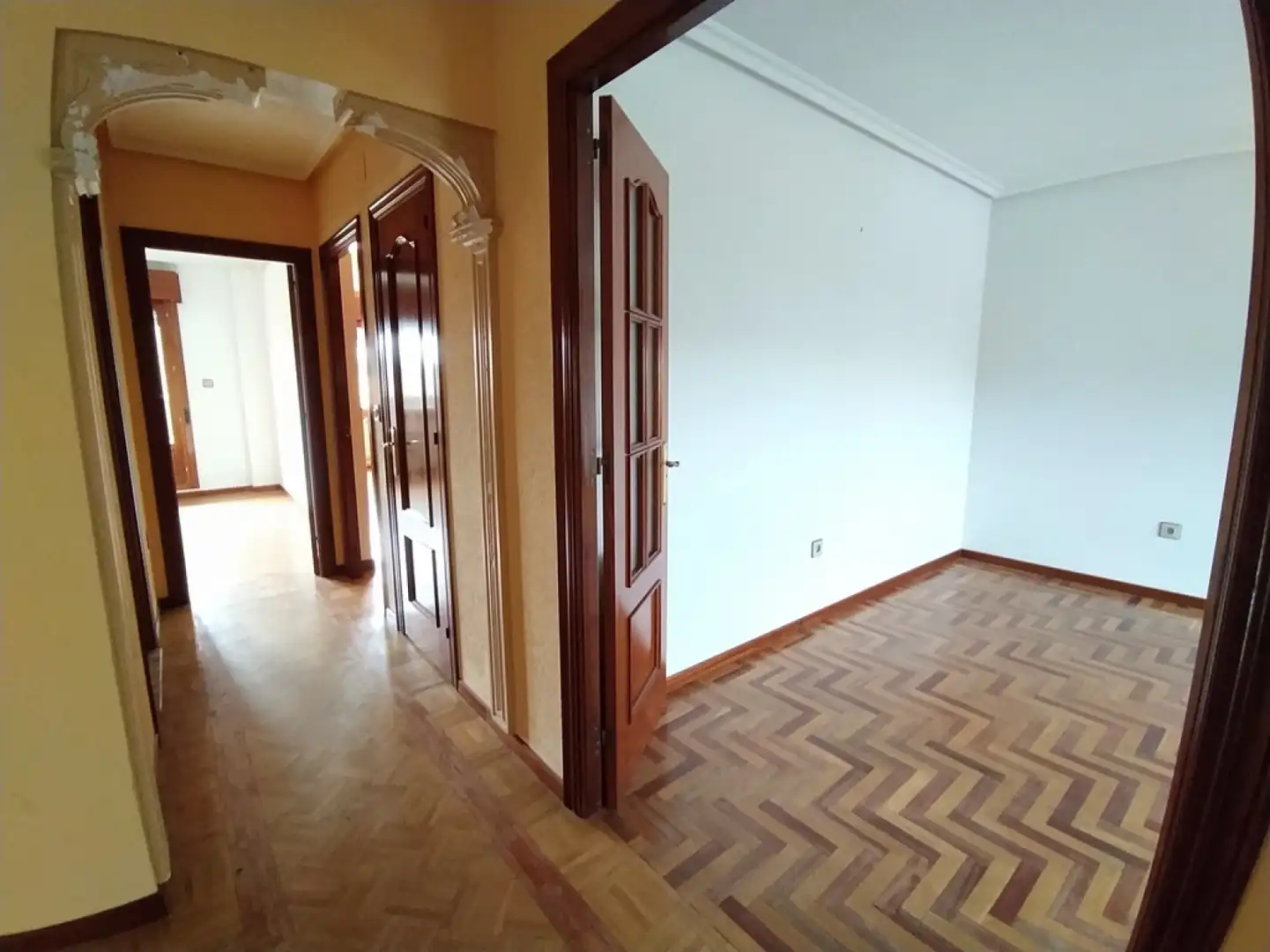 Piso en venta en Avilés con Calefacción, Parquet y Terraza