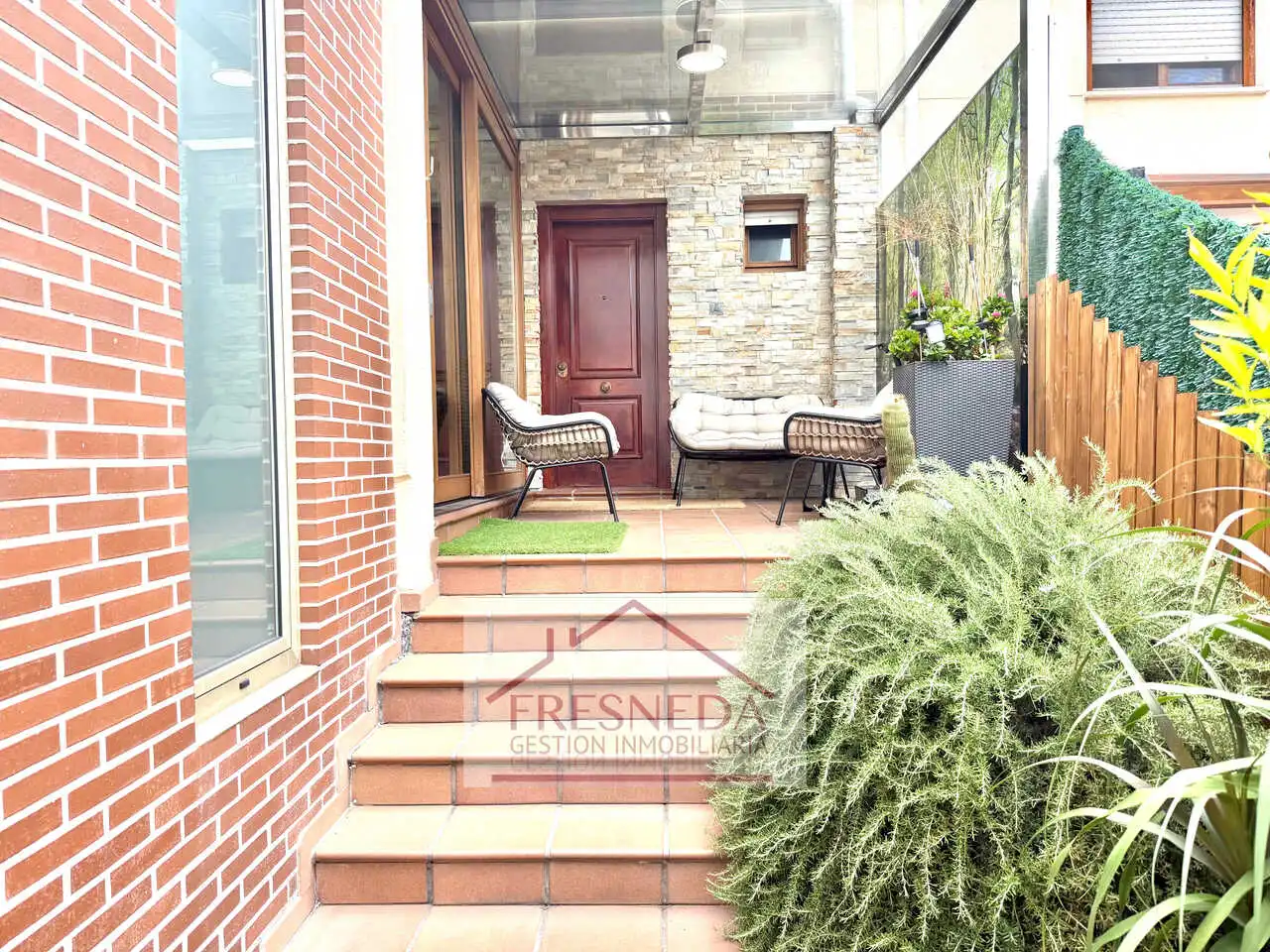 Terrassa de Casa adosada en venda en Siero amb Calefacció, Jardí privat i Parquet