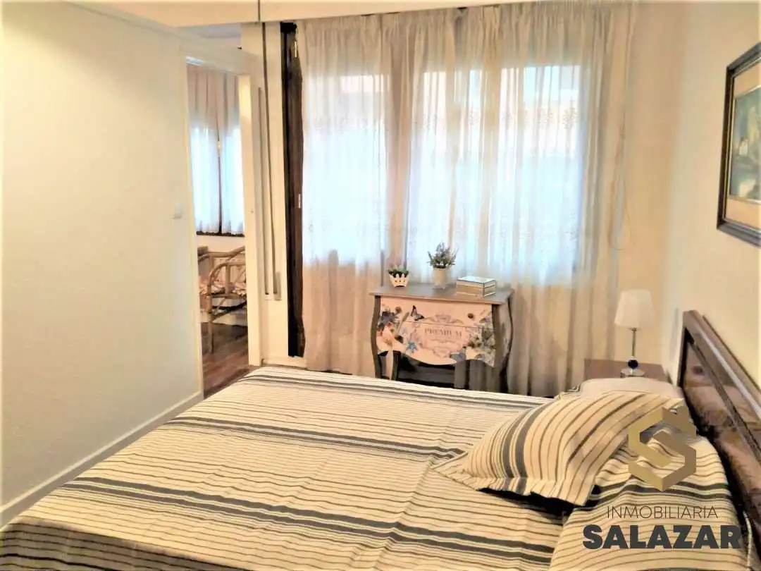Schlafzimmer von Wohnungen zur Miete in Bilbao  mit Heizung, Terrasse und Mikrowelle
