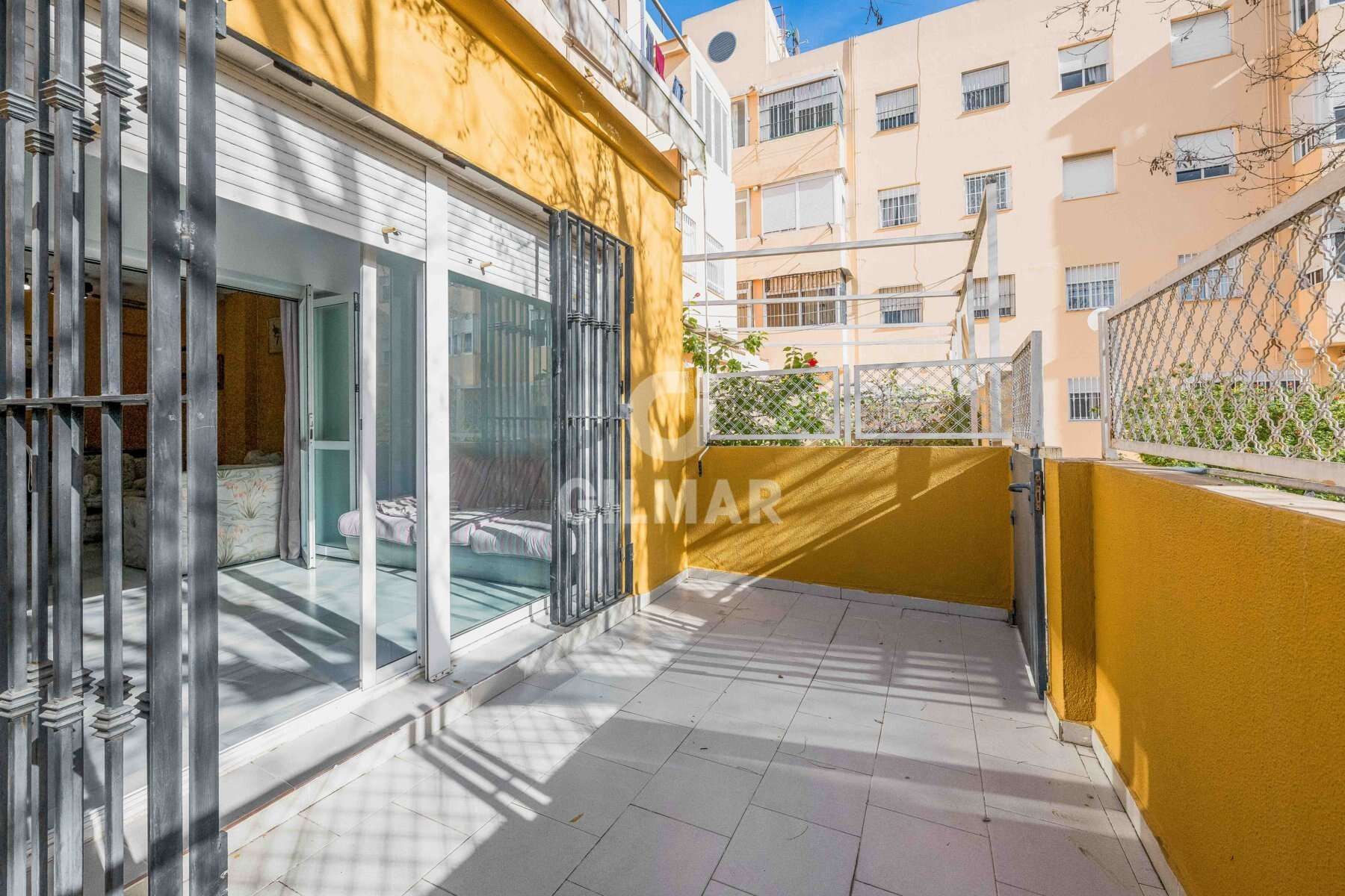 Vista exterior de Casa adosada en venta en  Sevilla Capital con Calefacción