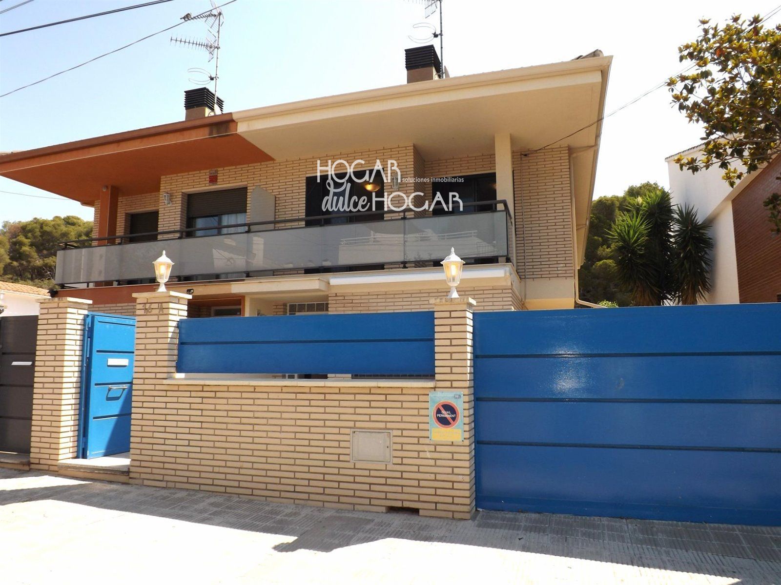 Vista exterior de Casa adosada en venda en Calafell amb Aire condicionat, Calefacció i Terrassa