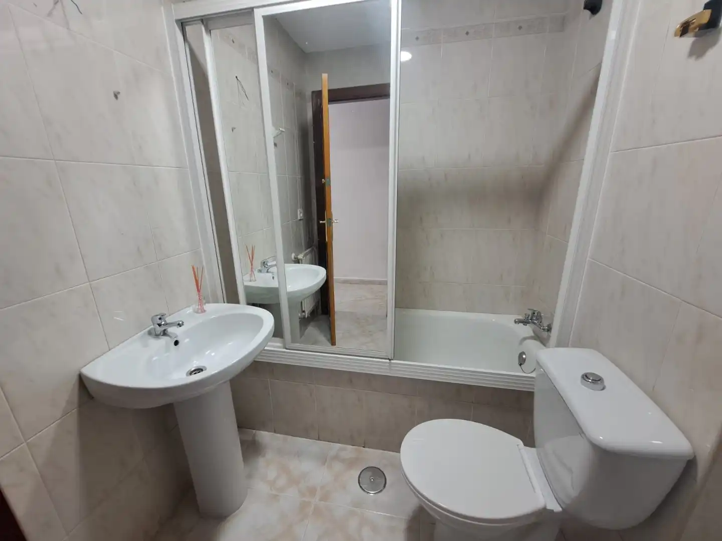 Badezimmer von Wohnung zum Verkauf in Cáceres mit Heizung und Abstellraum