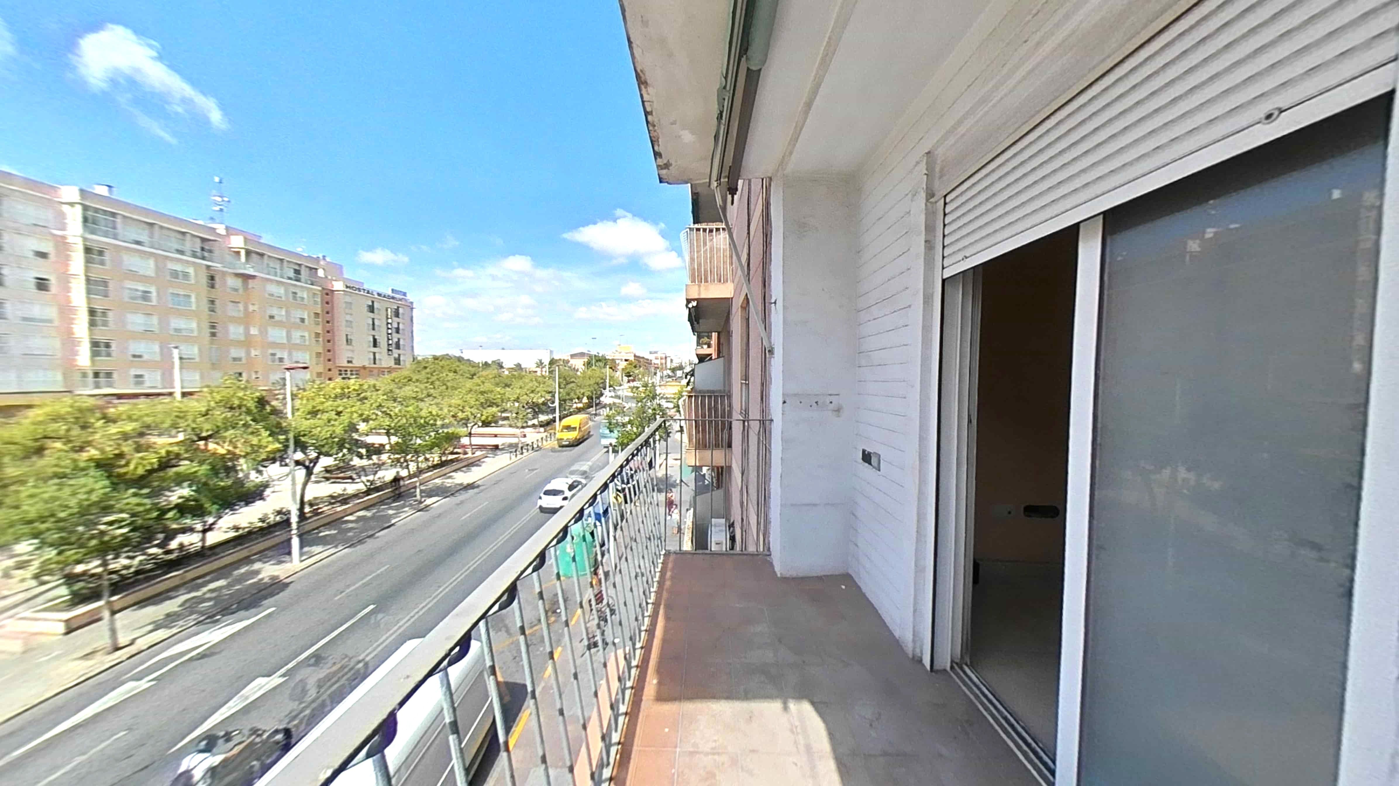 Vista exterior de Pis en venda en Elche / Elx amb Parquet i Terrassa