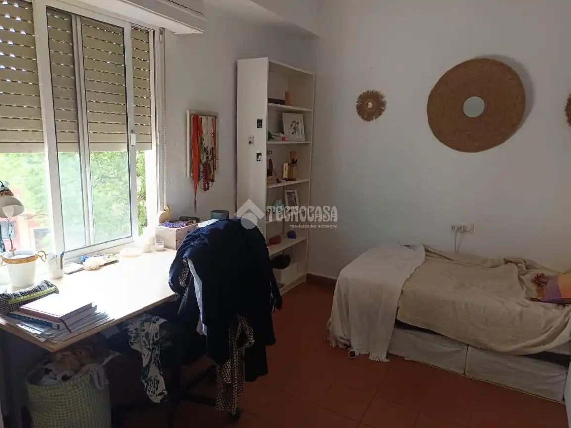Habitación de Piso en venta en Sevilla con Aire acondicionado, Terraza y Trastero