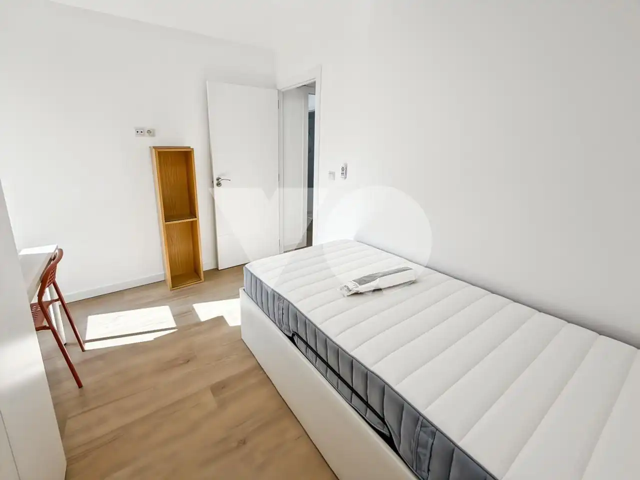 Habitación de Piso para compartir en Madrid con Calefacción y Amueblado