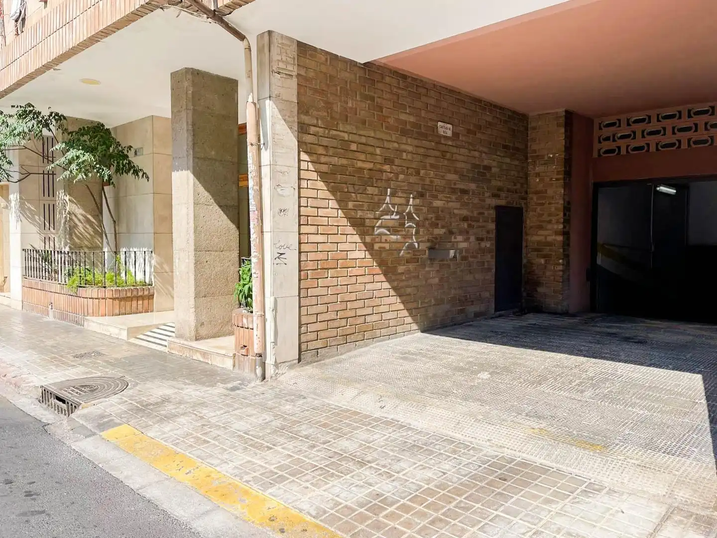 Außenansicht von Garage zum Verkauf in Valencia